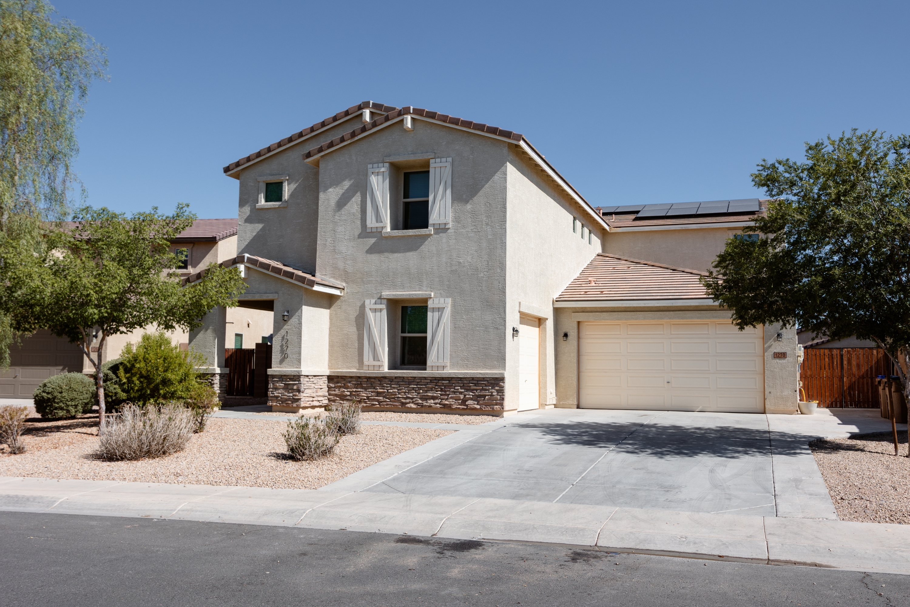 1270 W Carlsbad Drive